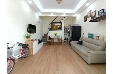 Bán nhà mặt ngõ 567 Phố Hoàng Hoa Thám. Nhà đẹp 2 thoáng. Dt 28m2x4T, Mt 4.3m. Chỉ 3.4 tỷ