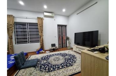 Chính chủ cần bán gấp nhà Phố Kim Mã. Nhà đẹp gần phố 2 thoáng. Dt48m2x5T. Chỉ 5,1 tỷ
