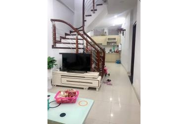 Cần bán gấp nhà Phố Kim Mã. Nhà đẹp ngõ rộng gần phố 2 thoáng. Dt46m2x5T. Chỉ 5,15 tỷ