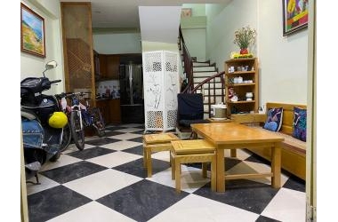Cần bán gấp nhà mặt ngõ trung tâm Phố Hoàng Hoa Thám. Nhà đẹp 2 thoáng. Dt 38.5m2x3T. Chỉ 3.4 tỷ