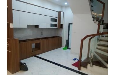 Cần bán gấp nhà mặt ngõ Phố Hoàng Hoa Thám. Nhà đẹp ở ngay, ngõ nông rộng. Dt39m2x5T. Chỉ 4.9 tỷ