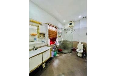 Bán nhà mặt ngõ 75 Phố Vĩnh Phúc. Nhà đẹp ngõ rộng, lô góc 2 thoáng. Dt42m2x5T. Chỉ 5.3 tỷ