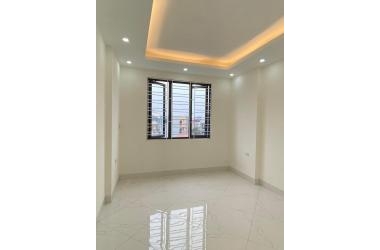 Tứ Hiệp, thị trấn Văn Điển, 43 m2 5 tầng nhỉnh 4 tỷ, ô tô lùi cửa!