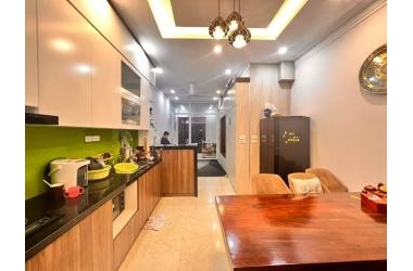 Bán nhà 80m ra mặt đường Bùi Xương Trạch nở hậu, DT 57m2, xây 3 tầng