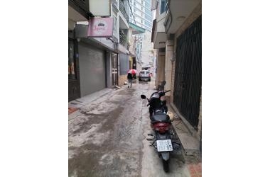 Giá siêu tốt! bán nhà Nguyễn Văn Cừ, Long Biên, Dt 52m2, mt 4,6, doanh thu 1,2 tỷ
