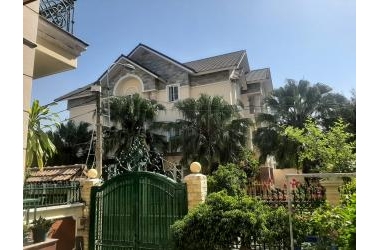 BÁN BIỆT THỰ MẶT TIỀN, NGANG 12M-FULL NỘI THẤT GỖ QUÝ. 0702725208