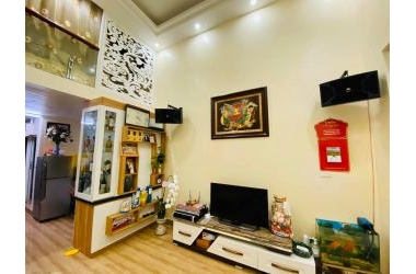 4 tỷ! Ngõ Đẹp! Gần Phố! Bán nhà Chùa Láng 48m, 4 tầng, mt 3.7m