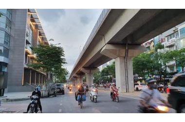Ô tô tránh! Đỗ cửa 24/24! Lô Góc! Bán nhà Hào Nam 90m, mặt tiền 6.8m. Nhỉnh 15 tỷ!