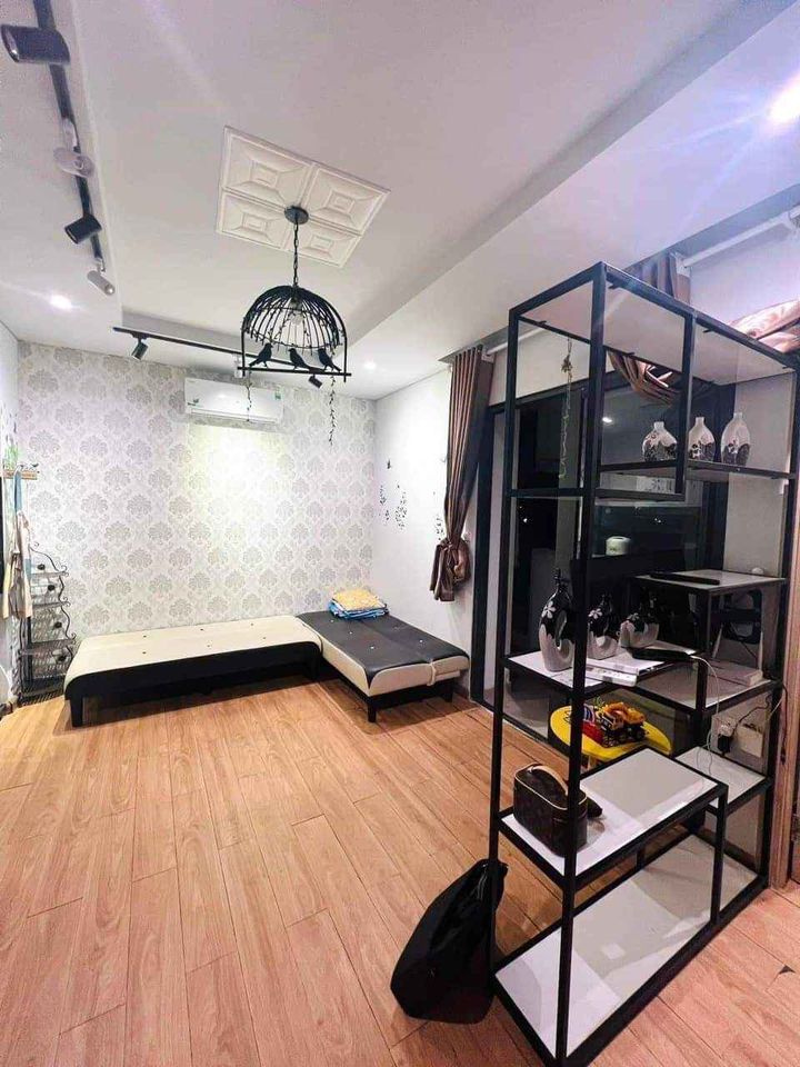Bán gấp nhà riêng ngõ 351 Âu Cơ. 30m2 x 6 tầng. Giá 5.35 tỷ