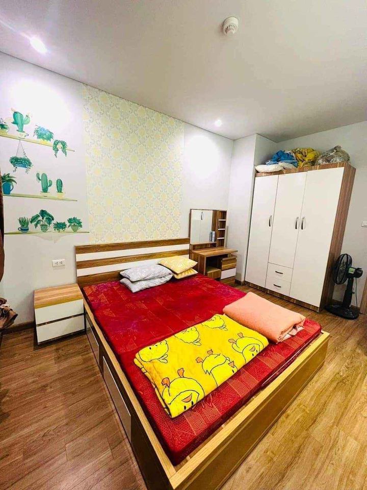 Bán gấp nhà riêng ngõ 351 Âu Cơ. 30m2 x 6 tầng. Giá 5.35 tỷ