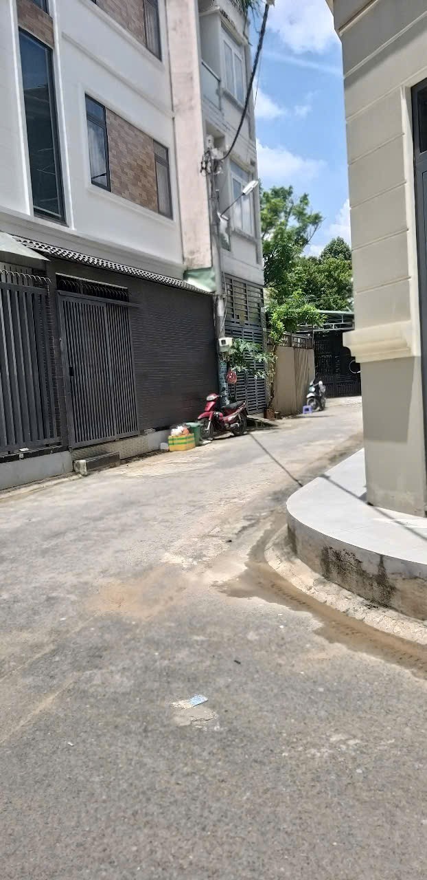 Bùng nổ siêu phẩm nhà Linh Đông giá tốt chỉ 4,5 tỷ.