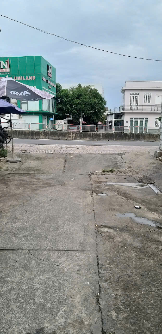 Nhà đẹp, thiết kế hiện đại, đúc thật 4 tầng, nằm trong khu dân cư hiện hữu, hẻm xe tải chạy vi vu,