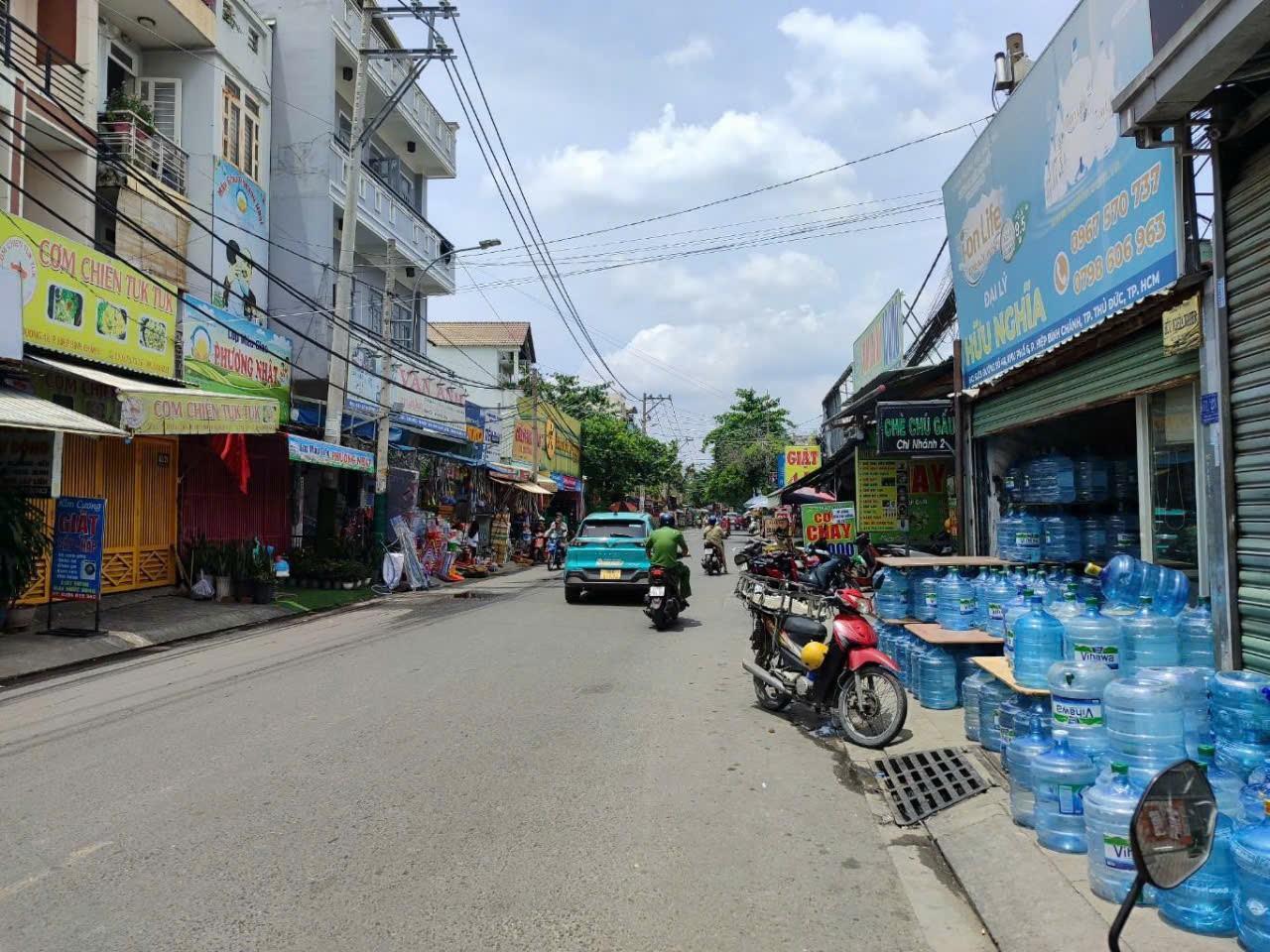 Bán nhà gần ngay Tô Ngọc Vân - Chợ Tam Hà, hẻm xe hơi vào tận nơi chỉ 4,5 tỷ.