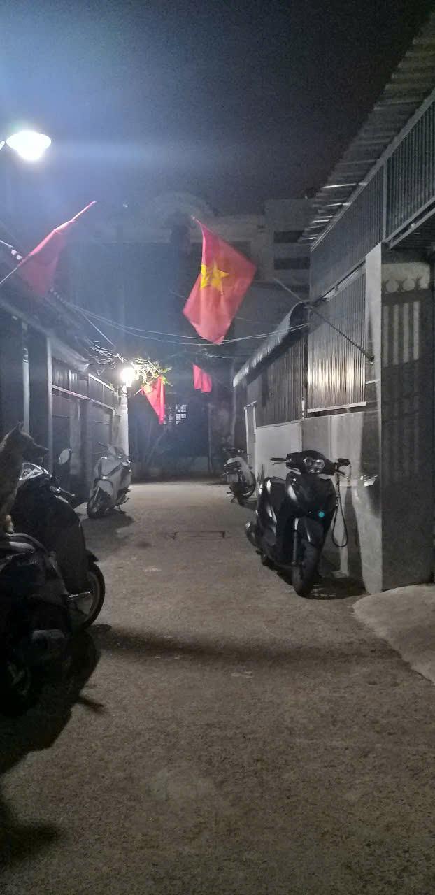 Siêu phẩm tốt nhà nát chỉ 4,3 tỷ ngay cạnh chợ THủ Đức.