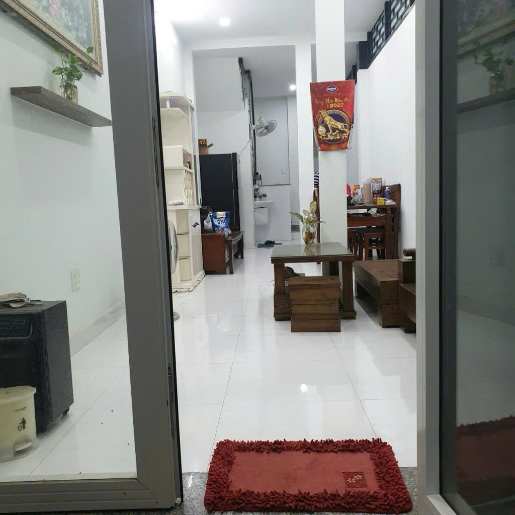 Nhà đẹp diện tích rộng số hồng riêng ngay chợ chỉ 4,1 tỷ.