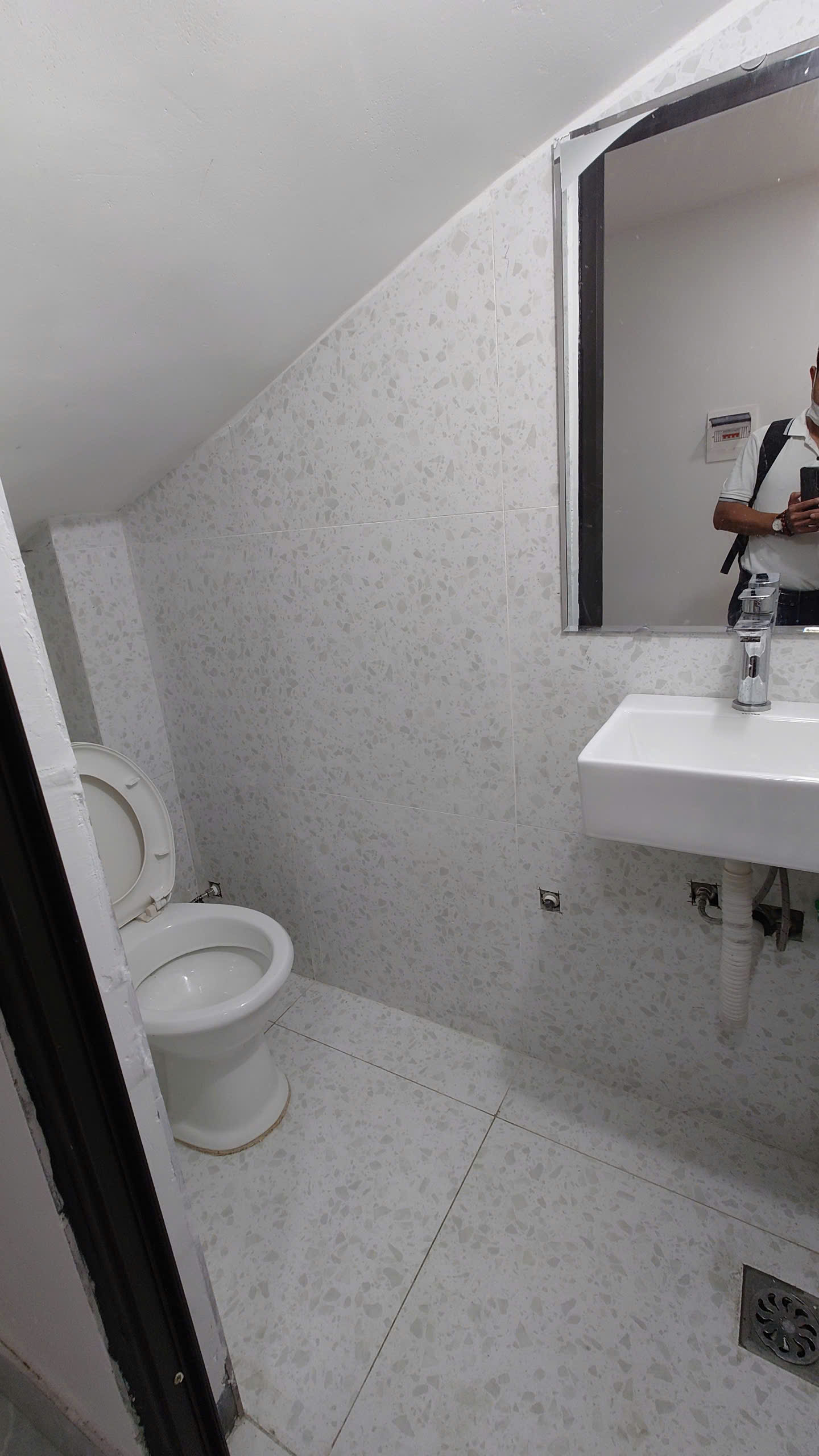 NHÀ ĐẸP SÂN RỘNG NGÕ THÔNG 3 PHỐ, 30M2 3 TẦNG 3,8 TỶ