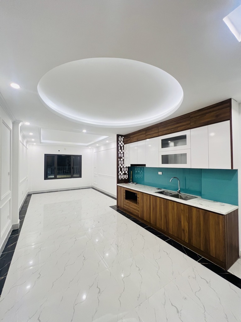NHÀ ĐẸP, CẠNH UBND PHƯỜNG HOÀNG LIỆT 5 TẦNG 43M2 10,3 TỶ