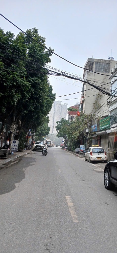 CỬA NGÕ VÀO KĐT PHÁP VÂN 65M2 5 TẦNG MẶT TIỀN 4,4M TRƯỚC NHÀ VỈA VÈ Ô TÔ TRÁNH 16 TỶ.