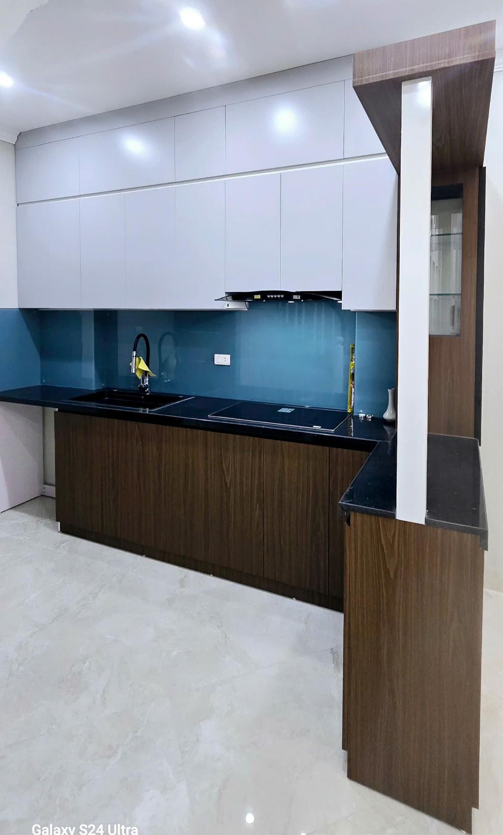 TRƯƠNG ĐỊNH, SÁT Ô TÔ, BA BƯỚC CHÂN RA MẶT PHỐ CÁCH BÃI ĐỖ XE 30M 5 TẦNG 40M2 7,6 TỶ