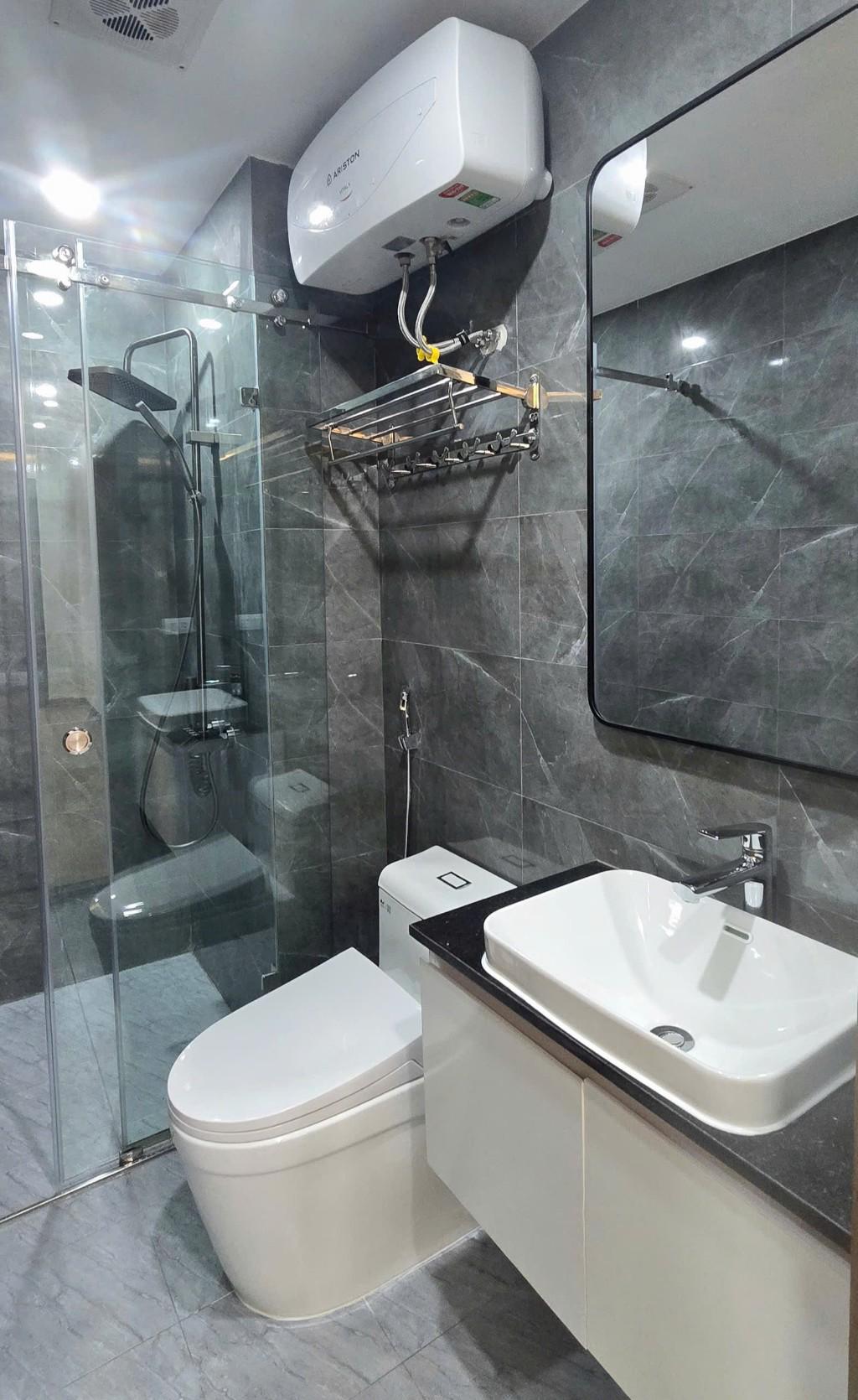 TRƯƠNG ĐỊNH, SÁT Ô TÔ, BA BƯỚC CHÂN RA MẶT PHỐ CÁCH BÃI ĐỖ XE 30M 5 TẦNG 40M2 7,6 TỶ