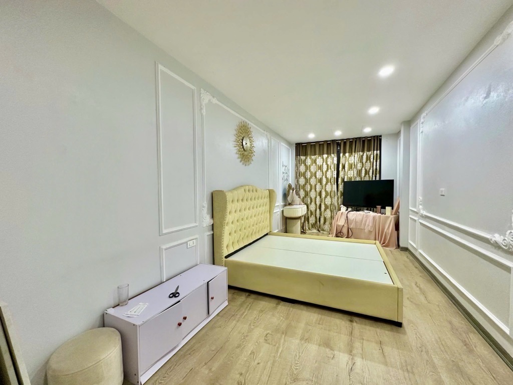 MAI ANH TUẤN LÔ GÓC VIEW HỒ HOÀNG CẦU TRƯỚC NHÀ VỈA HÈ 3M, 7TẦNG THANG MÁY Ô TÔ ĐỖ CỬA 26,8 Tỷ