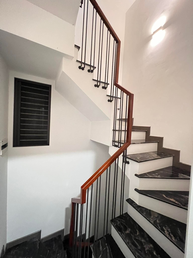 TRẦN QUANG DIỆU, VIEW VƯỜN HOA, ĐI BỘ RA HỒ HOÀNG CẦU, GẦN BÃI Ô TÔ 40 M2 4 TẦNG 7 TỶ