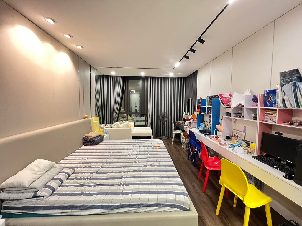 TRẦN QUANG DIỆU, VIEW VƯỜN HOA, ĐI BỘ RA HỒ HOÀNG CẦU, GẦN BÃI Ô TÔ 40 M2 4 TẦNG 7 TỶ