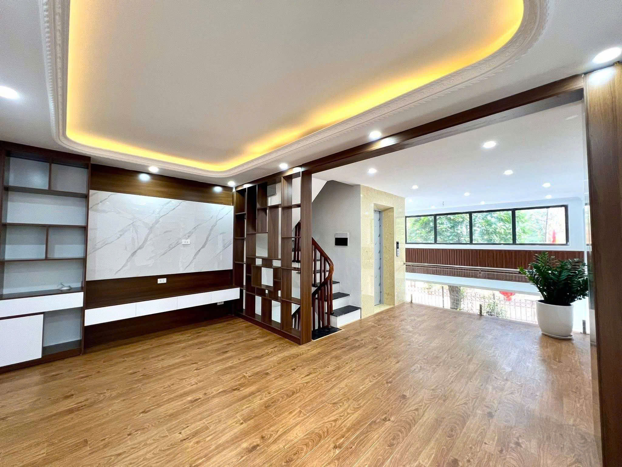 TRUNG TÂM THANH TRÌ, PHÂN LÔ Ô TÔ, LÔ GÓC 3 MẶT NGÕ 61M2 6T THANG MÁY 10,5 TỶ