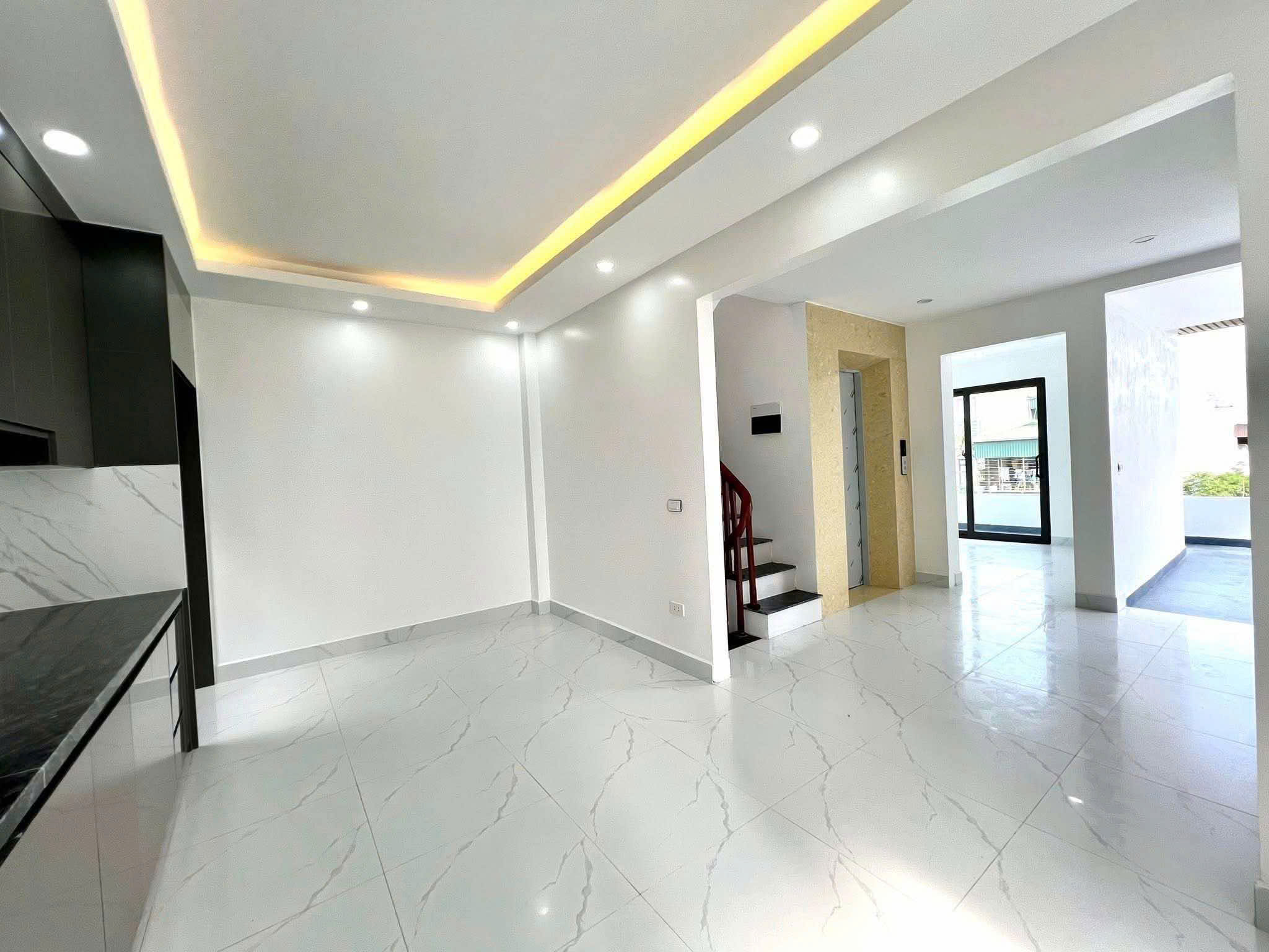 TRUNG TÂM THANH TRÌ, PHÂN LÔ Ô TÔ, LÔ GÓC 3 MẶT NGÕ 61M2 6T THANG MÁY 10,5 TỶ