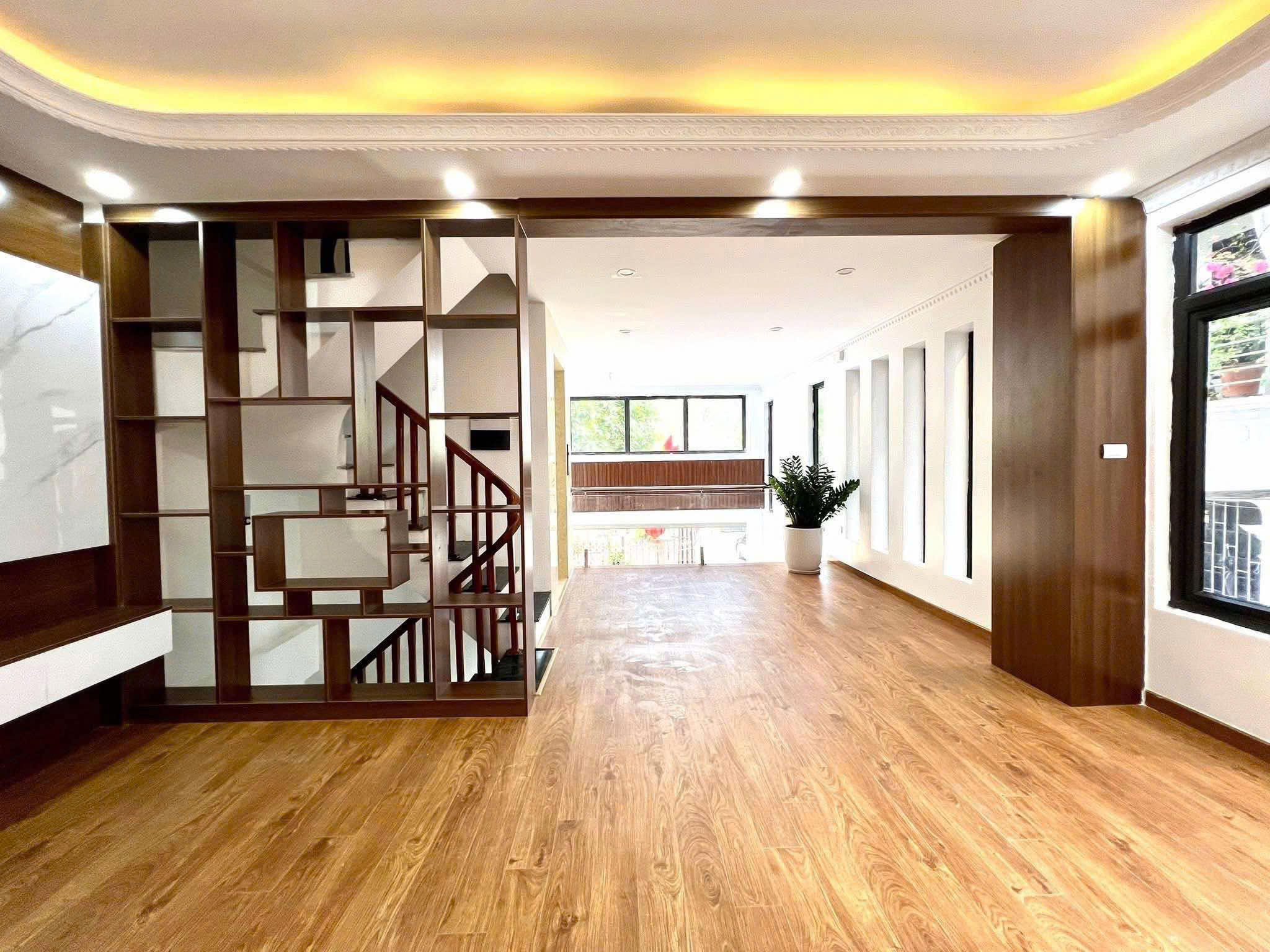 TRUNG TÂM THANH TRÌ, PHÂN LÔ Ô TÔ, LÔ GÓC 3 MẶT NGÕ 61M2 6T THANG MÁY 10,5 TỶ