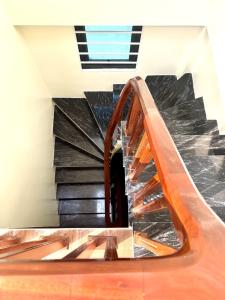 LÊ THANH NGHỊ GIẢI PHÓNG 30m2 5 TẦNG LÔ GÓC 10M RA PHỐ GIÁ 6,85 TỶ