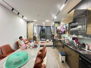 TRẦN QUANG DIỆU, VIEW VƯỜN HOA, ĐI BỘ RA HỒ HOÀNG CẦU, GẦN BÃI Ô TÔ 40 M2 4 TẦNG 7 TỶ
