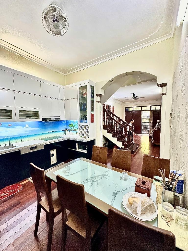 Bán nhà Ngụy Như Kon Tum, khu phân lô ô tô, view vườn hoa, 60m2, 4 tầng, nội thất xịn, giá 19 tỷ.