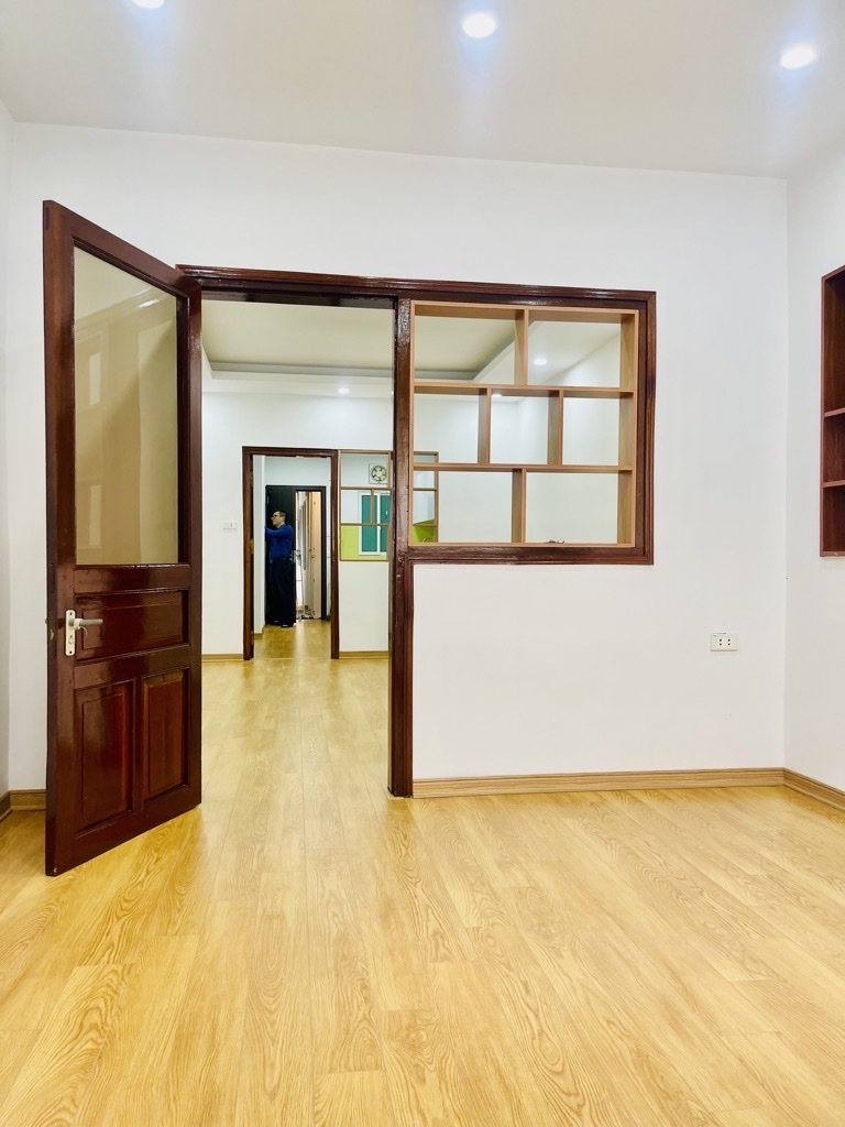 Bán nhà Thanh Xuân Bắc, ô tô đỗ cửa, 74m2, 3 phòng ngủ, 2WC, view trường học; 2,95 tỷ