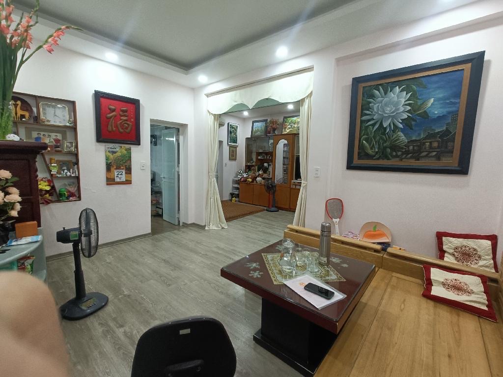 Bán căn hộ tập thể Thượng Đình, đối diện Joyal City, 3PN, 2WC, ô tô đỗ cửa, nội thất đẹp