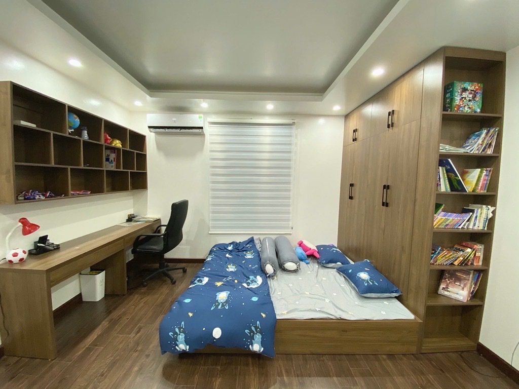 Bán nhà Chính Kinh, giáp đường Nguyễn Trãi, vài bước lên tầu điện, 32m2, 5 tầng