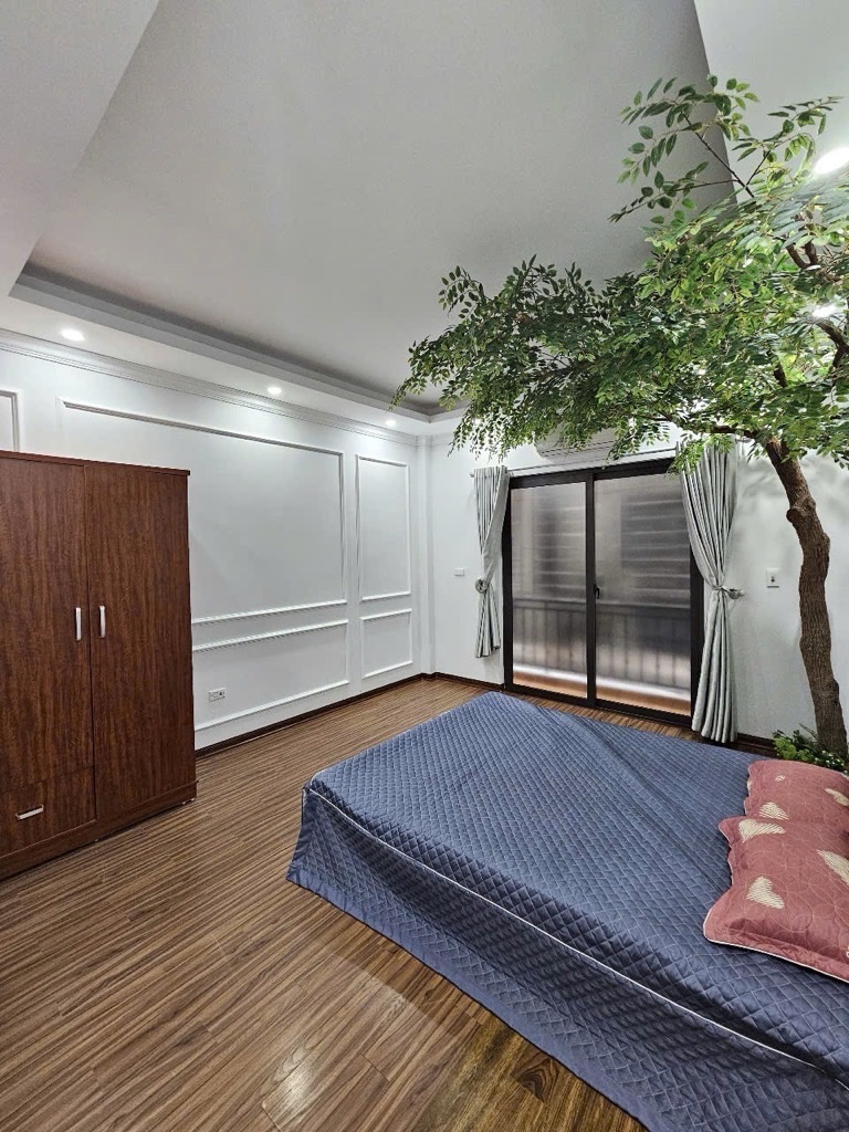 Bán nhà Cự Lộc, khu giữa phố giáp Joyal City, 32m2, 4 tầng, có sân riêng