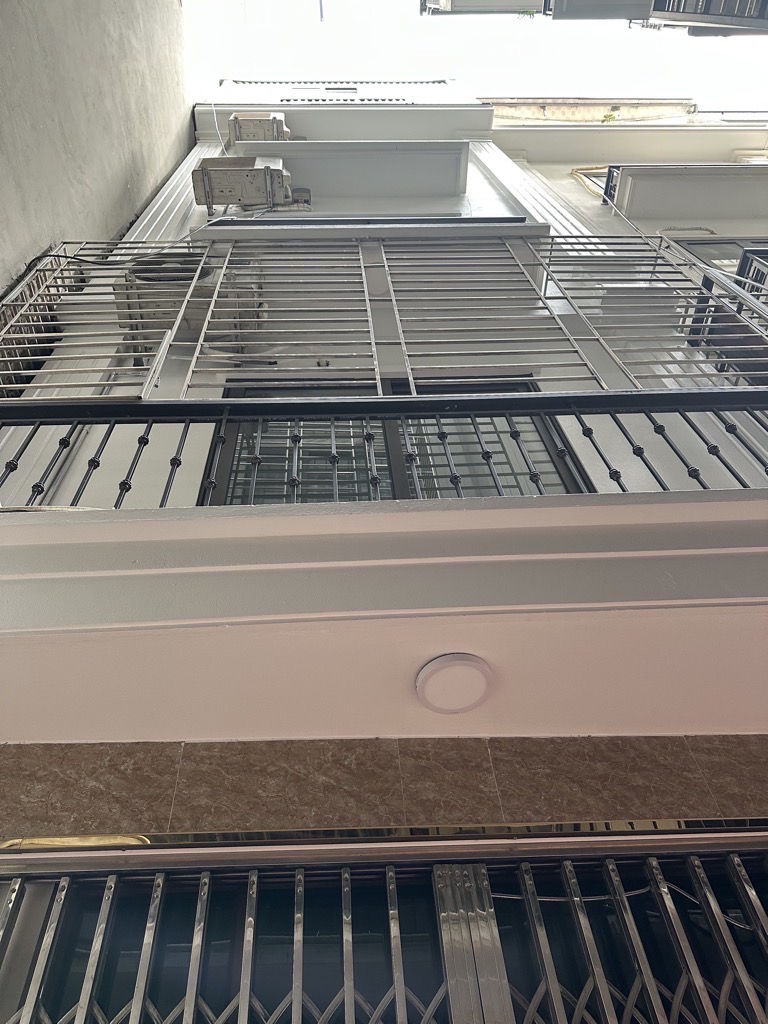Bán nhà Cự Lộc, khu giữa phố giáp Joyal City, 32m2, 4 tầng, có sân riêng
