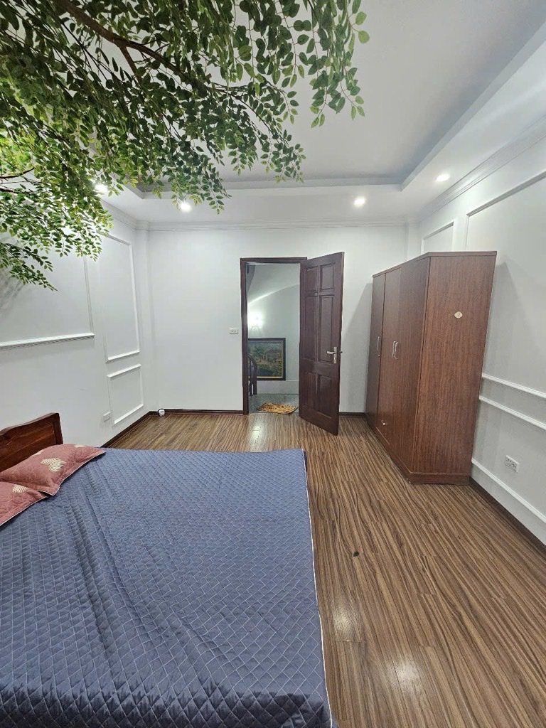 Bán nhà Cự Lộc, khu giữa phố giáp Joyal City, 32m2, 4 tầng, có sân riêng