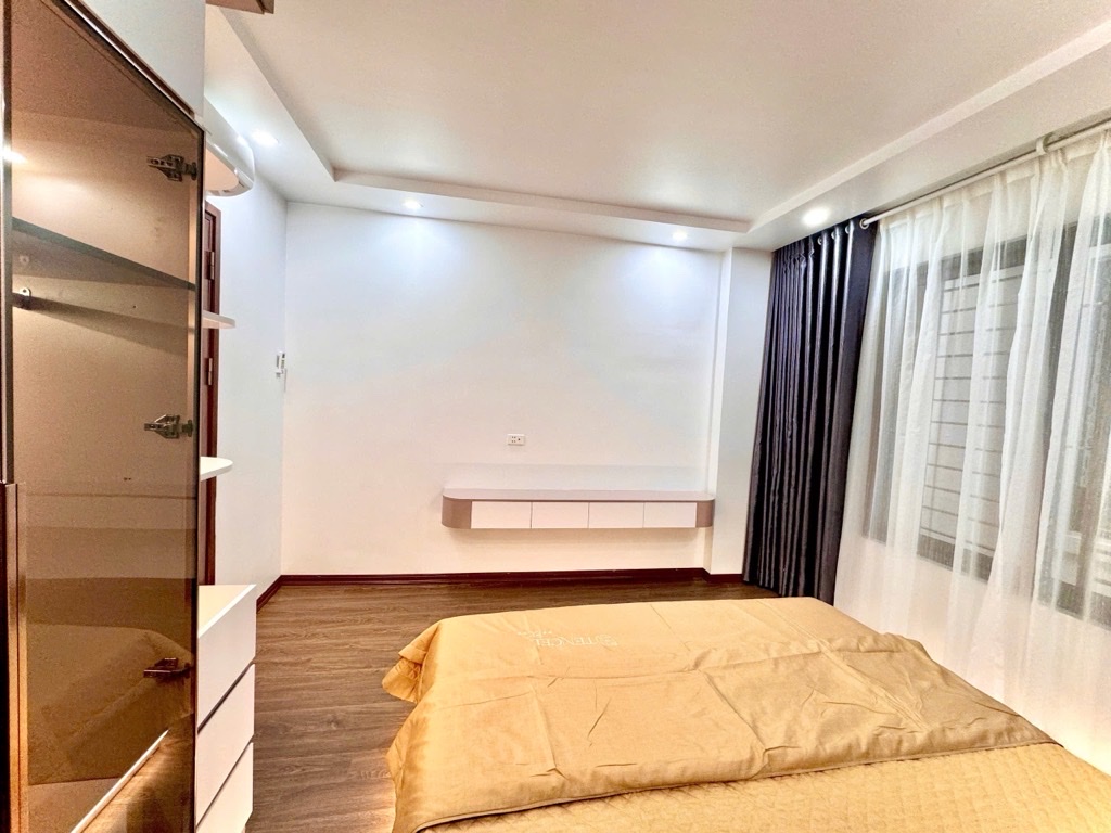 Bán nhà Vũ Hữu, ngõ thông sang Khuất Duy Tiến, 32m2, 5 tầng, nội thất đẹp