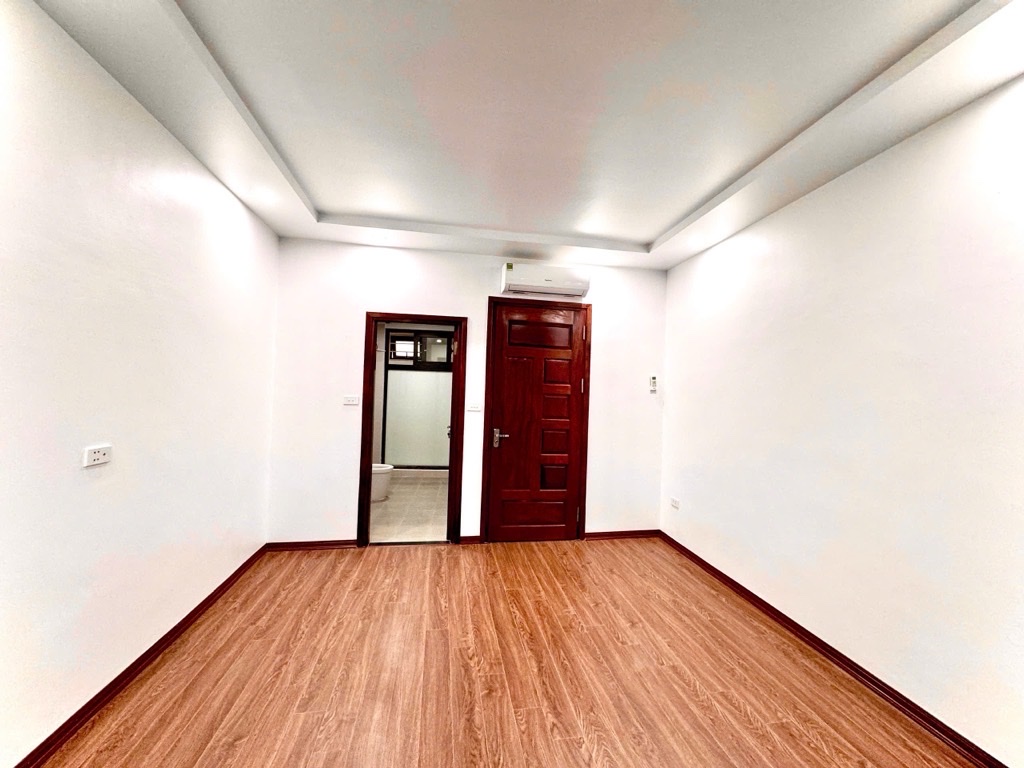 Bán nhà Vũ Hữu, ngõ thông sang Khuất Duy Tiến, 32m2, 5 tầng, nội thất đẹp