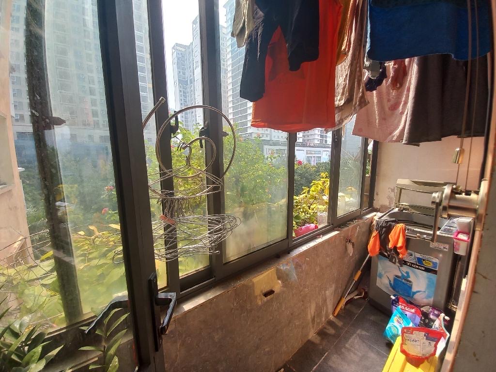 Bán căn hộ Nam Trung Yên, 76m2, lô góc, ban công view trường học, nội thất xịn, nhỉnh 4 tỷ
