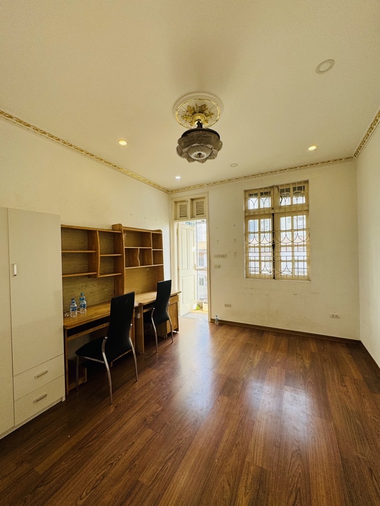 Bán căn hộ Trung Hòa Nhân Chính, 100m2, 3PN, 2WC, 2 BC, full nội thất, chỉ 4,8 tỷ