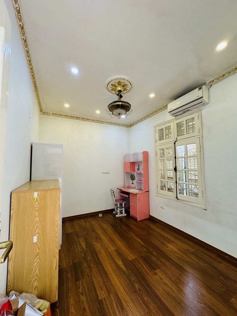 Bán căn hộ Trung Hòa Nhân Chính, 100m2, 3PN, 2WC, 2 BC, full nội thất, chỉ 4,8 tỷ