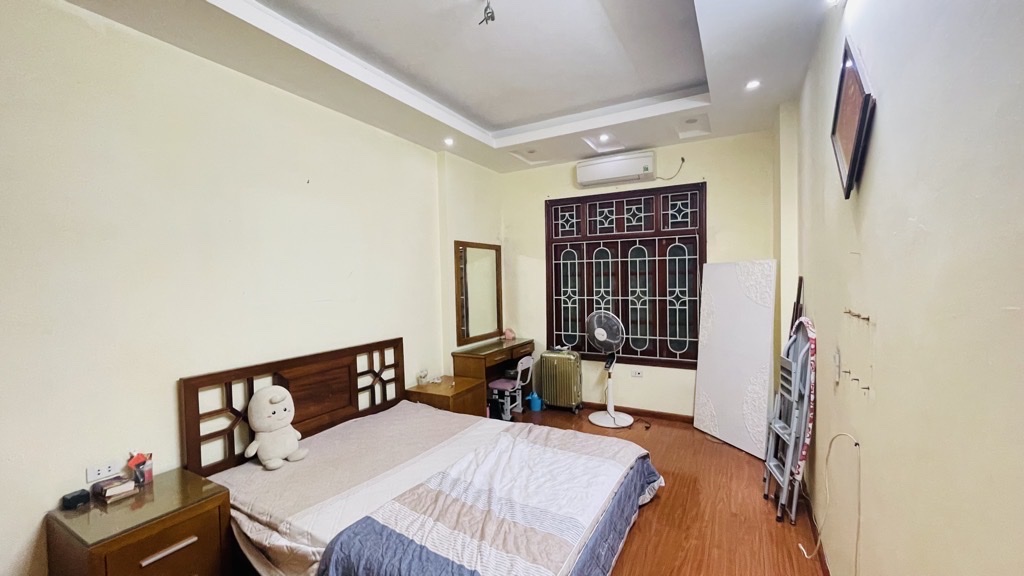Bán nhà Lê Văn Lương, ô tô đỗ cửa, gần hồ, 32m2, hơn 7 tỷ