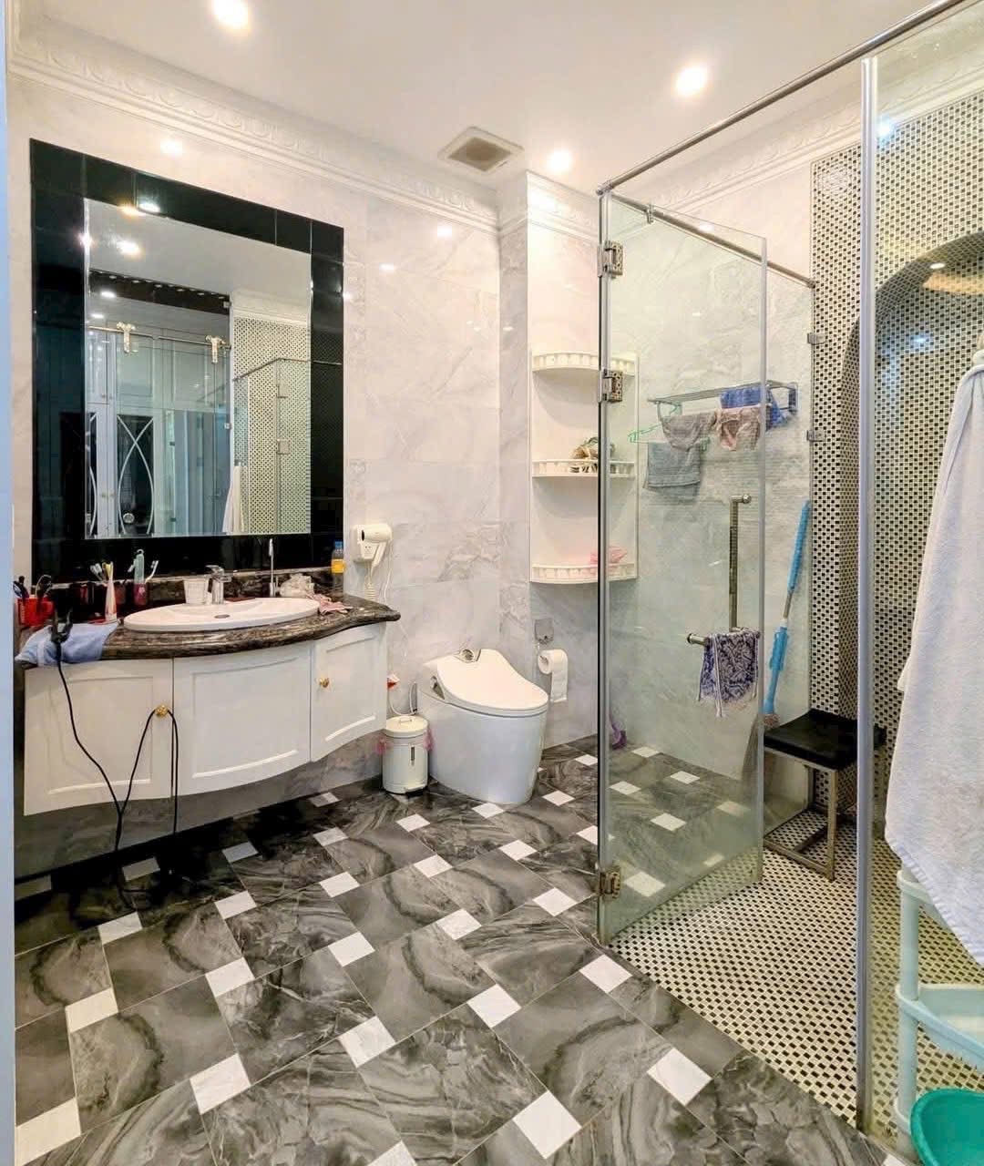 Khu VIP Ngụy Như Kon Tum, 45m2, 8 tầng thang máy, Gara ô tô, MT 5,5m chỉ 16,6 tỷ