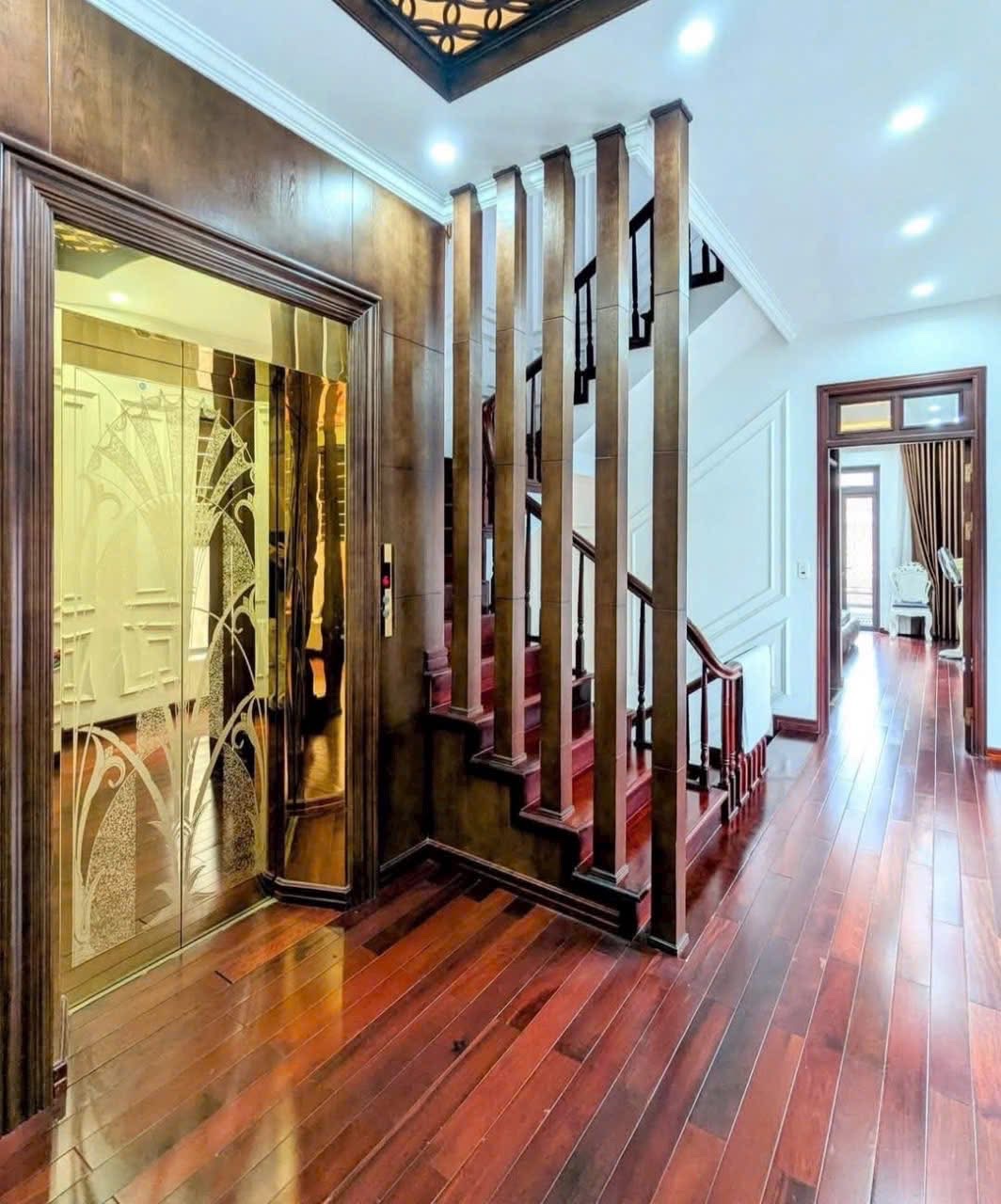 Khu VIP Ngụy Như Kon Tum, 45m2, 8 tầng thang máy, Gara ô tô, MT 5,5m chỉ 16,6 tỷ