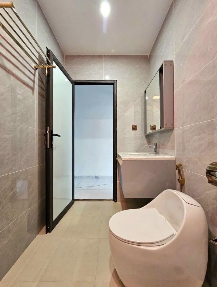 Nguyễn Thị Định, nhà đẹp, gần phố, khu phân lô ô bàn cờ, 60m2, hơn 19 tỷ
