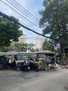 Bán nhà mặt phố Quan Nhân, DT 55m2, kinh doanh cực tốt, gần hồ, trường học, giá 15,7 tỷ