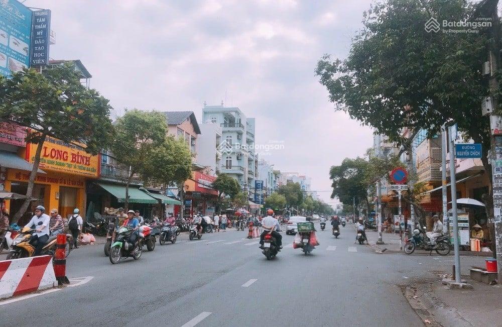 Bán nhà 2 MT Nguyễn Văn Tăng Q9 - DT: 16mx23 - KC: Hầm + 6 tầng - ST - HĐT165tr/th - Giá 70 tỷ